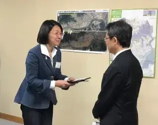 写真:代理寄附金受領式の様子