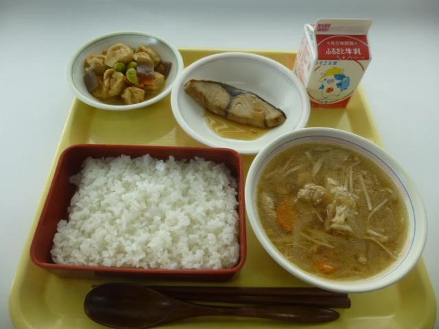 写真:11月28日(月曜)給食