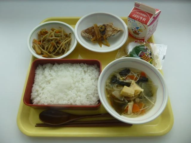 写真:5月2日(月曜)給食