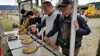 写真:ピッツァの焼き上げ待ち中の様子