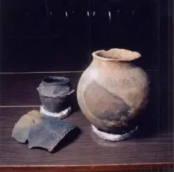 写真:土(石)器