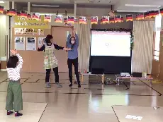 写真：手遊びの様子2