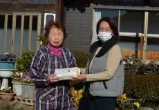 写真:敬老記念品配布の様子1