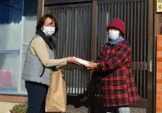 写真:敬老記念品配布の様子2