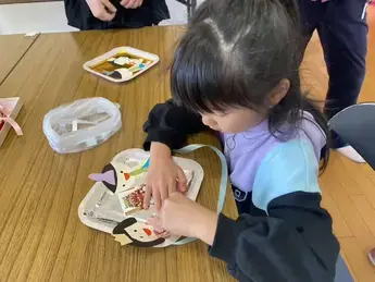 フォトフレームを作っている様子