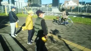 写真:新町公園付近でのあいさつ運動