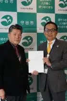 写真:市長に答申書を提出