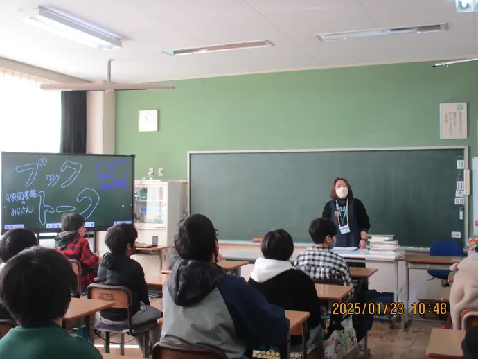 写真：松前台小学校6年生 ブックトークの様子1