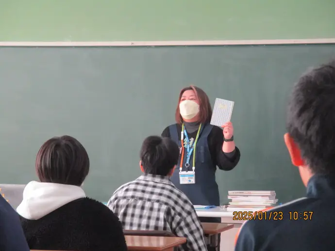 写真：松前台小学校6年生 ブックトークの様子2