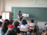 写真：御所ケ丘小学校5年生　ブックトークの様子1