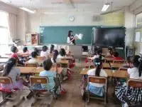 写真：御所ケ丘小学校1年生　ブックトークの様子1