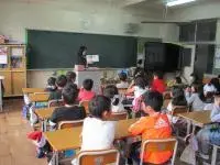 写真：御所ケ丘小学校2年生　ブックトークの様子3