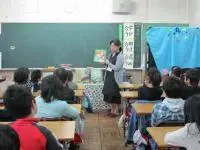 写真：御所ケ丘小学校4年生　ブックトークの様子3