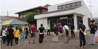 写真:開店準備の様子1