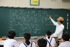 写真：御所ケ丘中学校の授業の様子