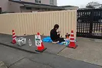 写真：7か所目作業中のイヌイマサノリさん