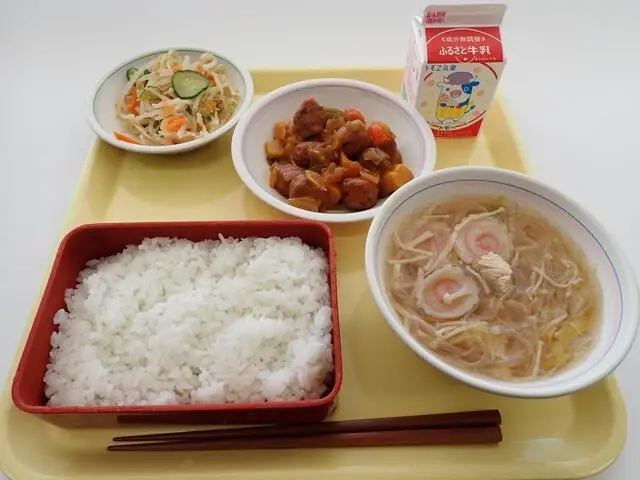 写真:10月17日(火曜)給食