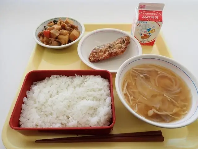 写真:10月17日(火曜)給食