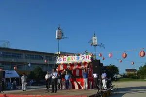 写真:ふれあいまつりでのあいさつ