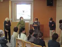 写真:ゴリラお手玉