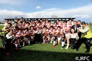 19歳以下日本代表のチームメイトとの集合写真