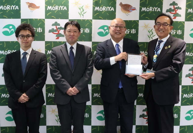 感謝状贈呈式記念写真_株式会社ウォーターエージェンシー_左から松本様、中村様、岡野谷様、松丸市長