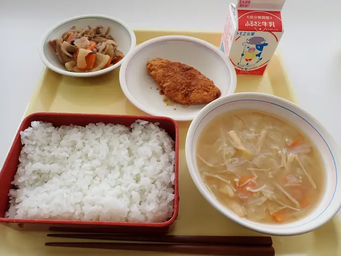 写真:10月15日(火曜)給食