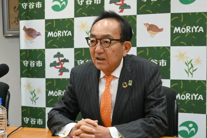 会見をする市長