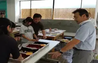出土土器ふれあいコーナーの様子