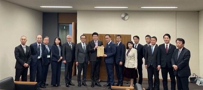 木原内閣官房長官要請時の写真