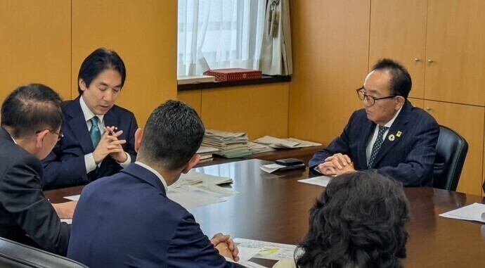 城内日本成長戦略担当大臣写真