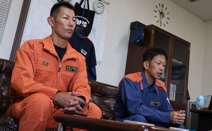 写真：取材を受ける斉藤伸弥さん（左）と滝花篤さん（右）