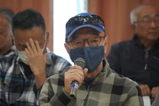 質問される参加者の様子その4