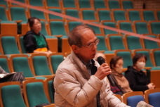 質問される参加者の様子