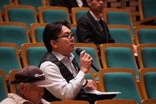 質問される参加者の様子