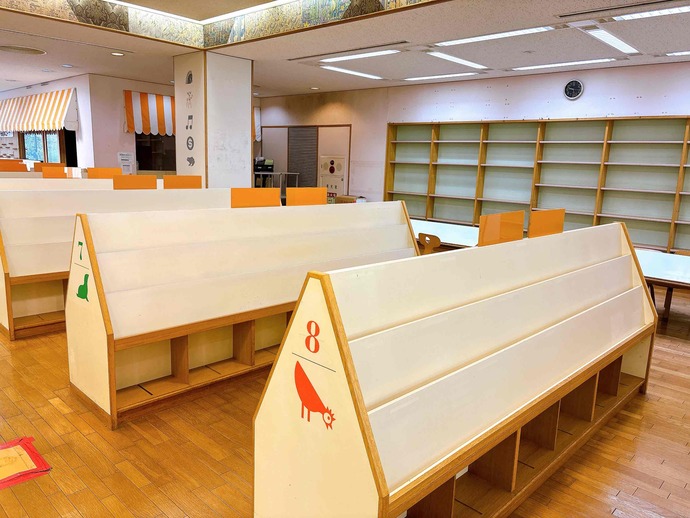 図書資料搬出後の1階児童フロアの写真