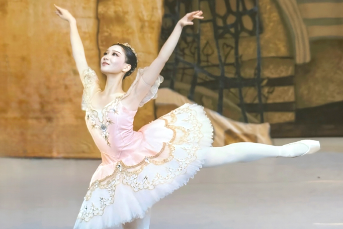 本持桃子さんの公演中の写真