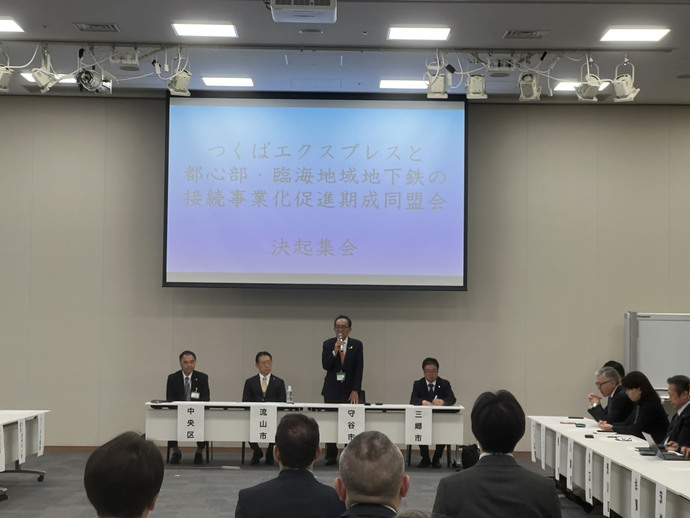 挨拶をする松丸市長