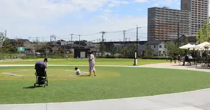 芝生広場