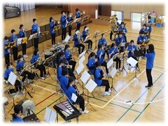 守谷中学校吹奏楽部の演奏の様子