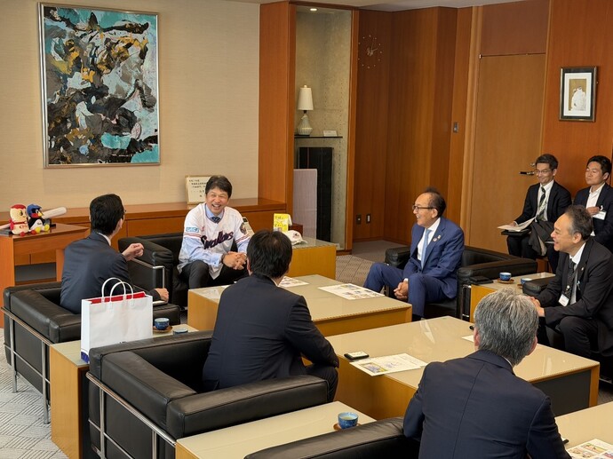 知事と話をする市長
